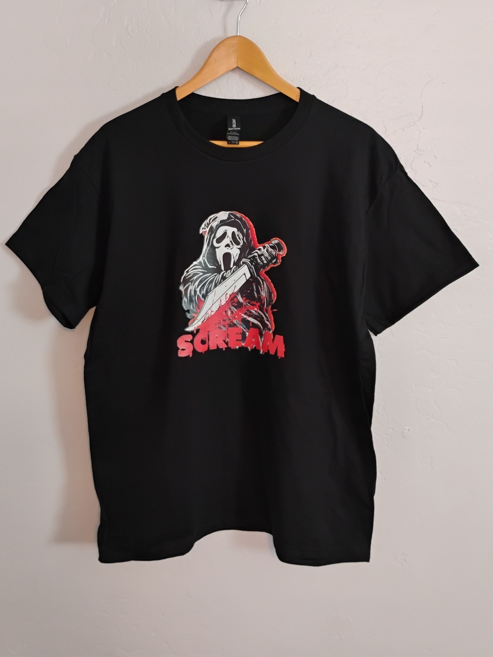 Gildan Black 'Scream' Graphic Tee with Red Accents